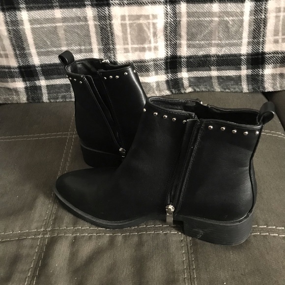 Catherine Malandrino black studded booties - Picture 3 of 5